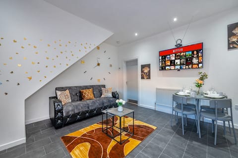 Successful Airbnb property: F2KR Stylish Home with Free Parking and WiFi in Kirkstall