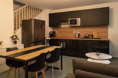 Cozy Townhouse in Aubervilliers with Metro7 nearby