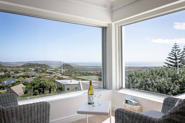 Two Oceans gallery image 4