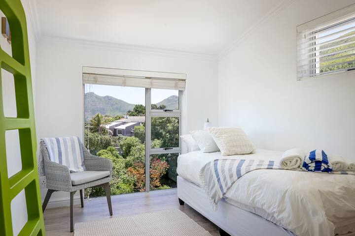 Two Oceans gallery image 5