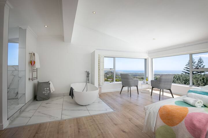 Two Oceans gallery image 3