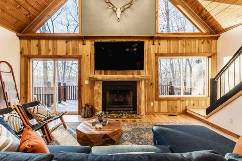 Peaceful Cabin w/ Theater, Gym, Hot Tub, Games