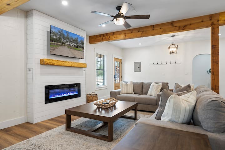 The Farmhouse - Wimberley, TX