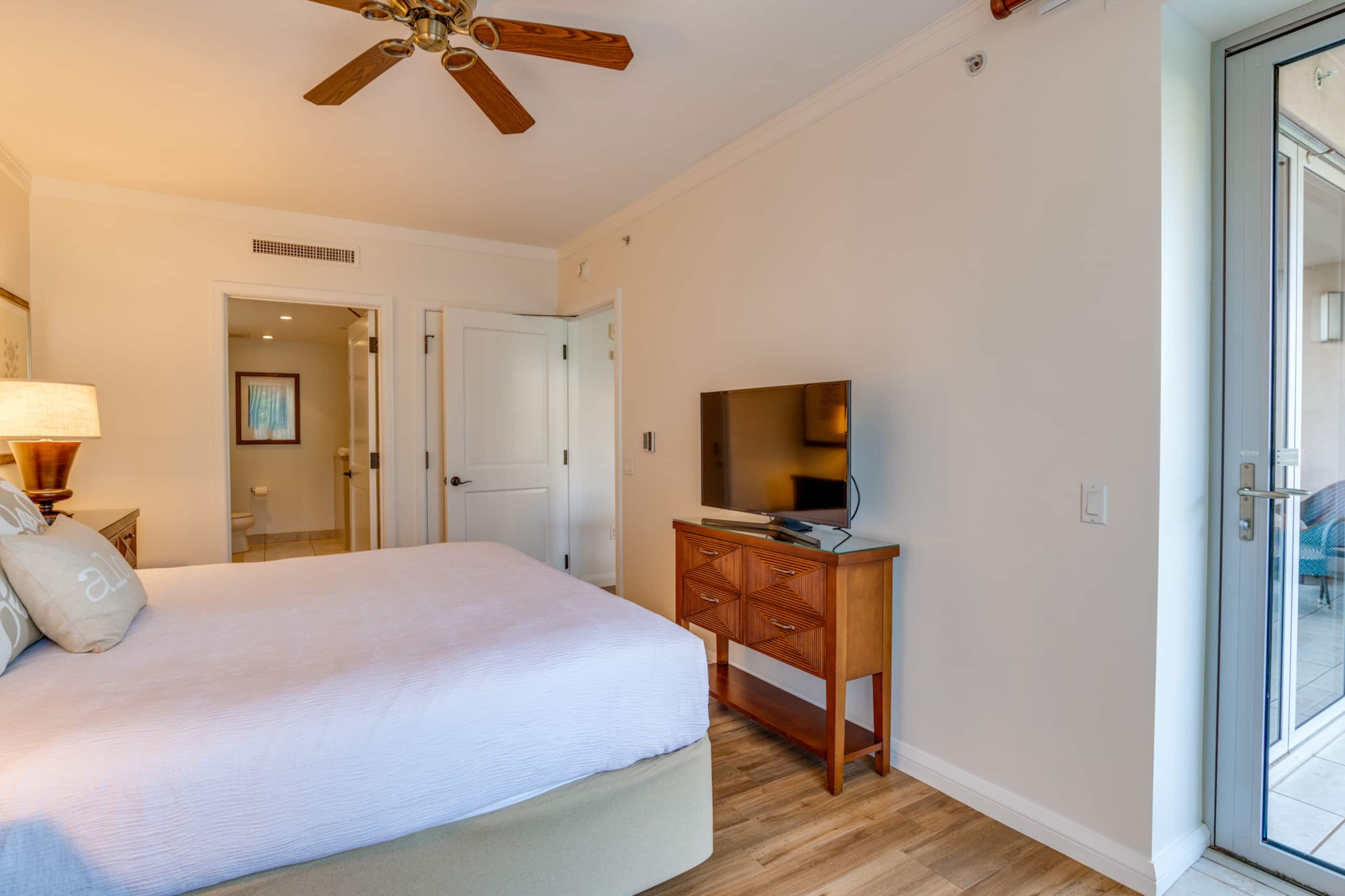 Condo in Lahaina · ★5.0 · 1 bedroom · 2 beds · 1 bath - Image 18