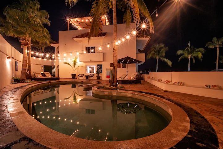 Beachside Villa, 6 Suites, 12 Rooms, Sleeps 26! - Villas for Rent in San José del Cabo, Baja California Sur, Mexico