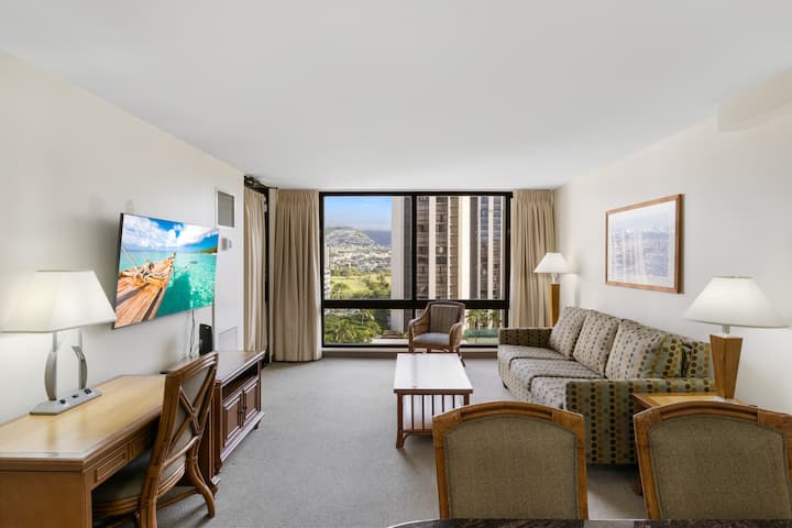 1 Br Waikiki Condo-pool Free Parking Near Beach - O‘ahu, HI