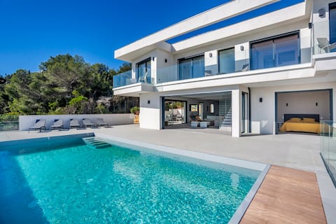 SEA view from all rooms. Close to BEACH.