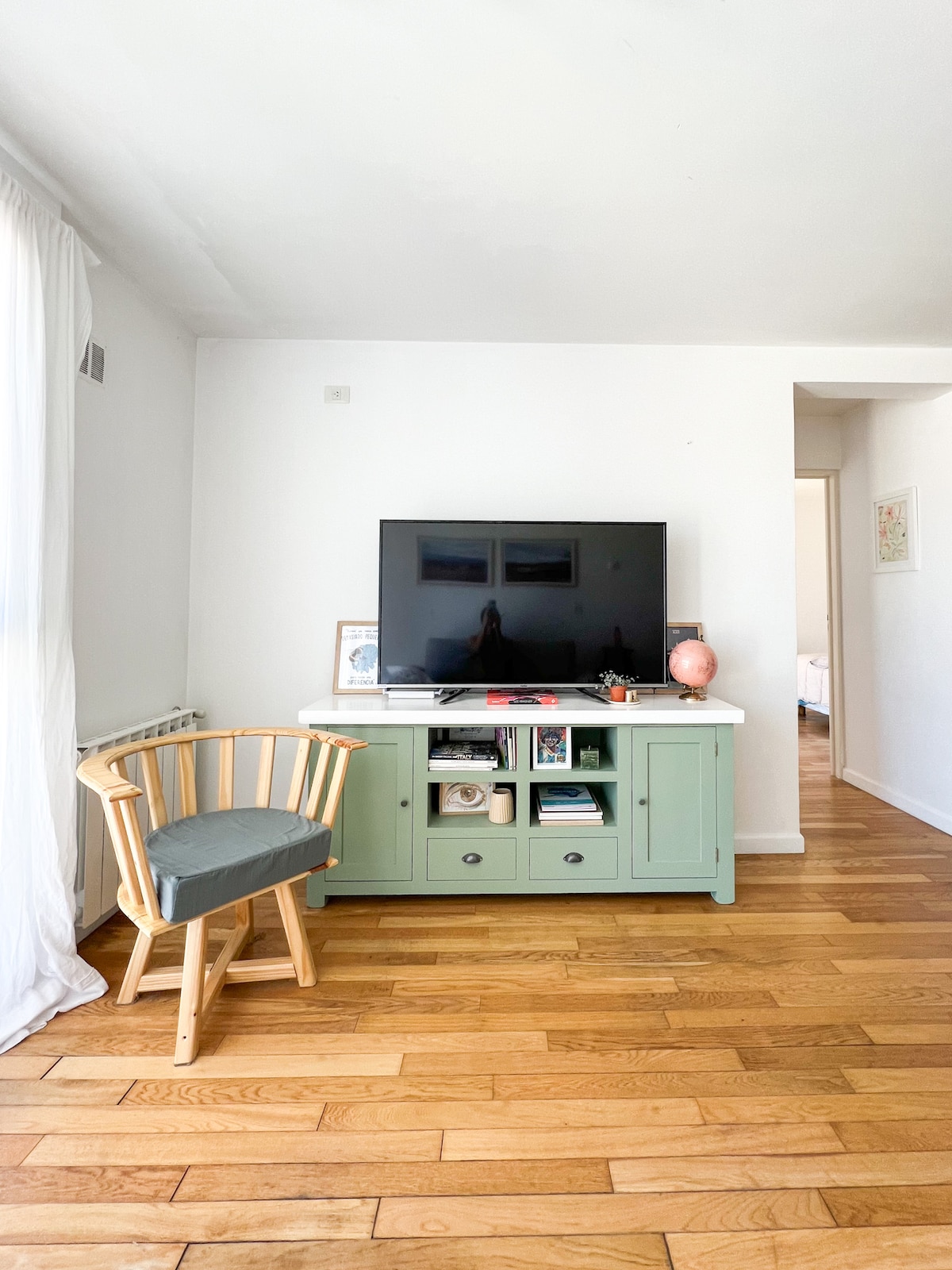 Anuncio de Airbnb popular: Lakefront apartment en Río Negro