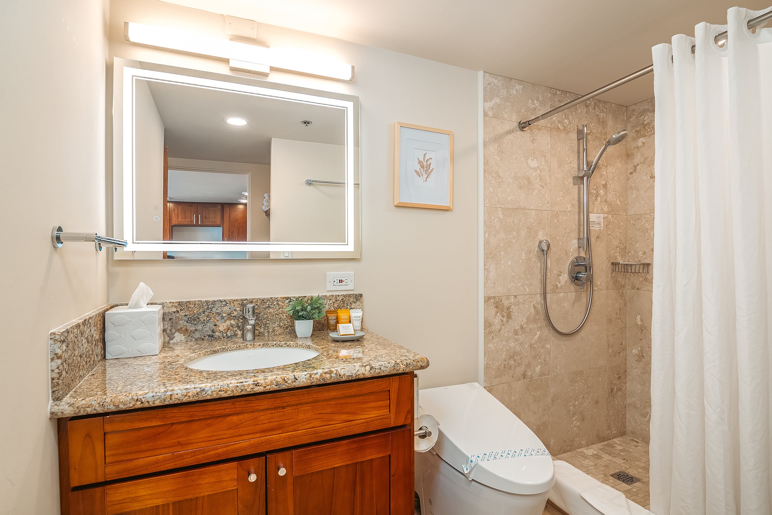 Condo in Honolulu · ★4.88 · 2 bedrooms · 4 beds · 2 private baths - Image 48