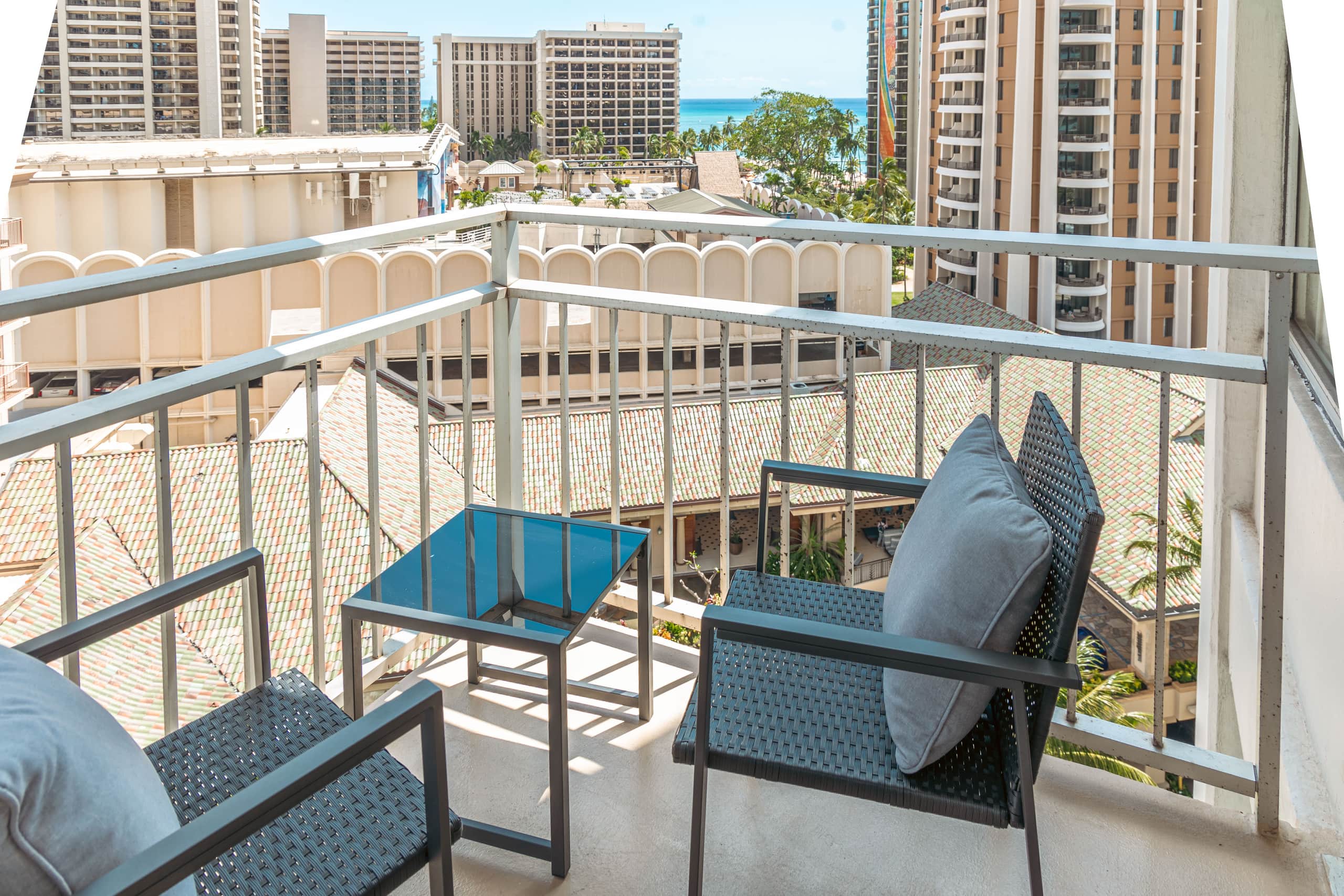 Condo in Honolulu · ★4.88 · 2 bedrooms · 4 beds · 2 private baths - Image 59