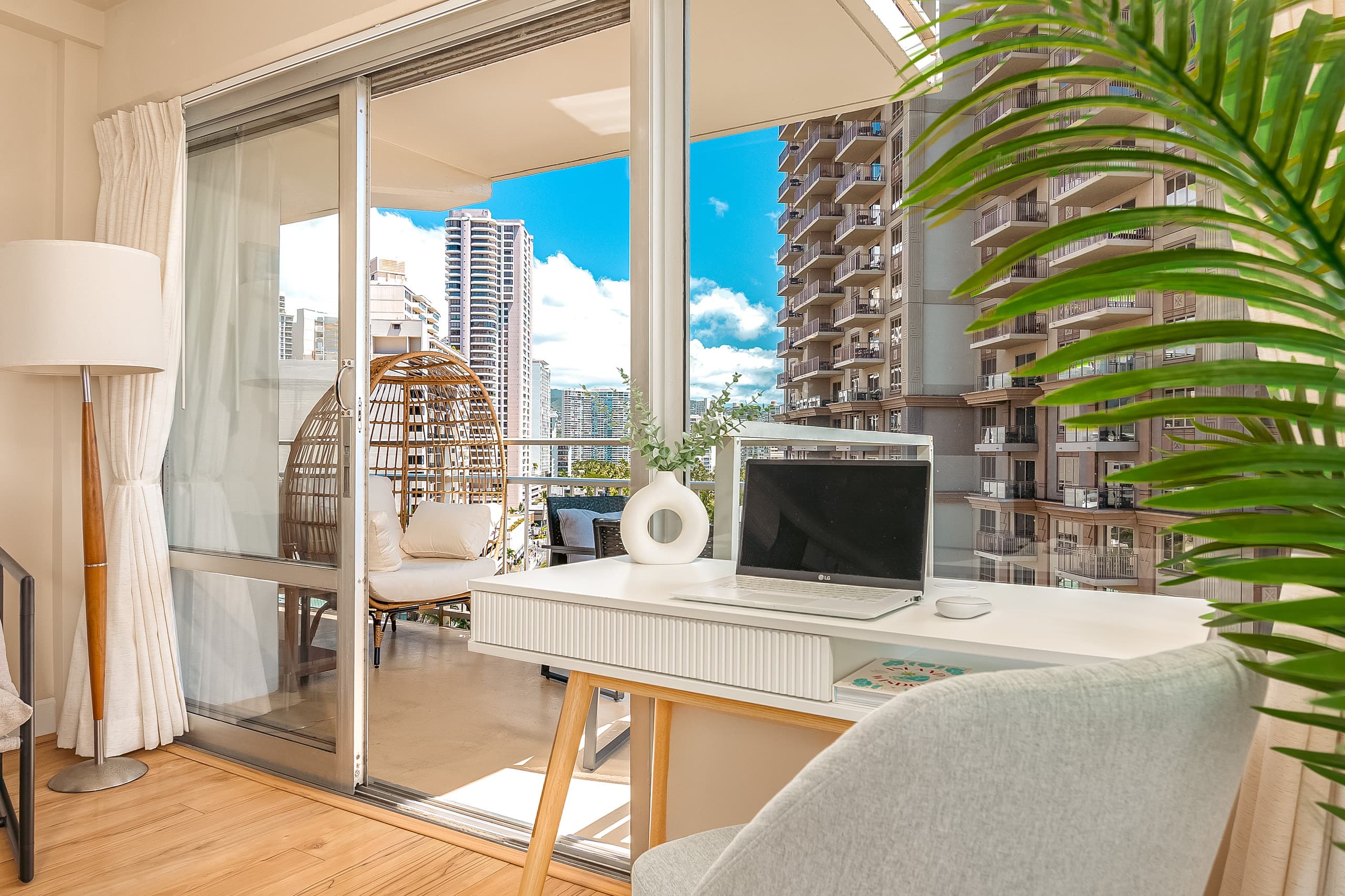 Condo in Honolulu · ★4.88 · 2 bedrooms · 4 beds · 2 private baths - Image 19
