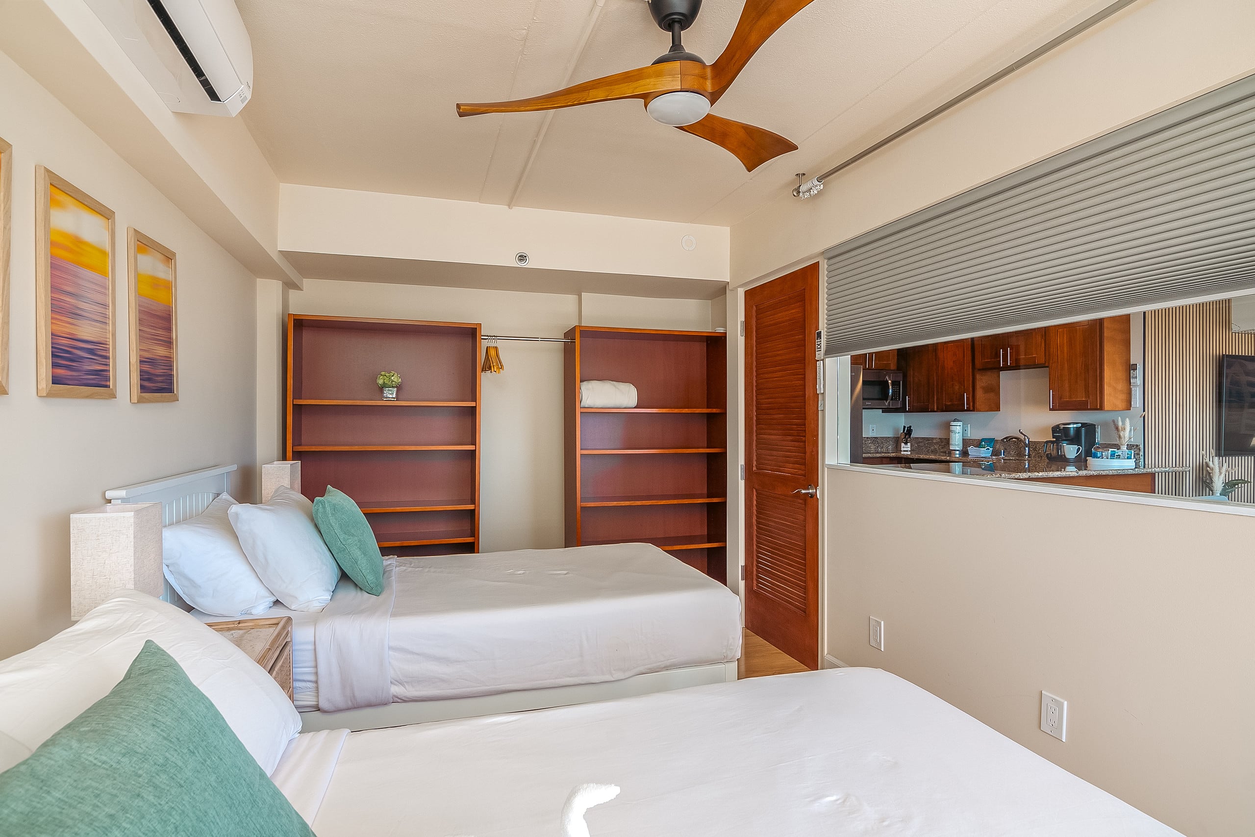 Condo in Honolulu · ★4.88 · 2 bedrooms · 4 beds · 2 private baths - Image 40