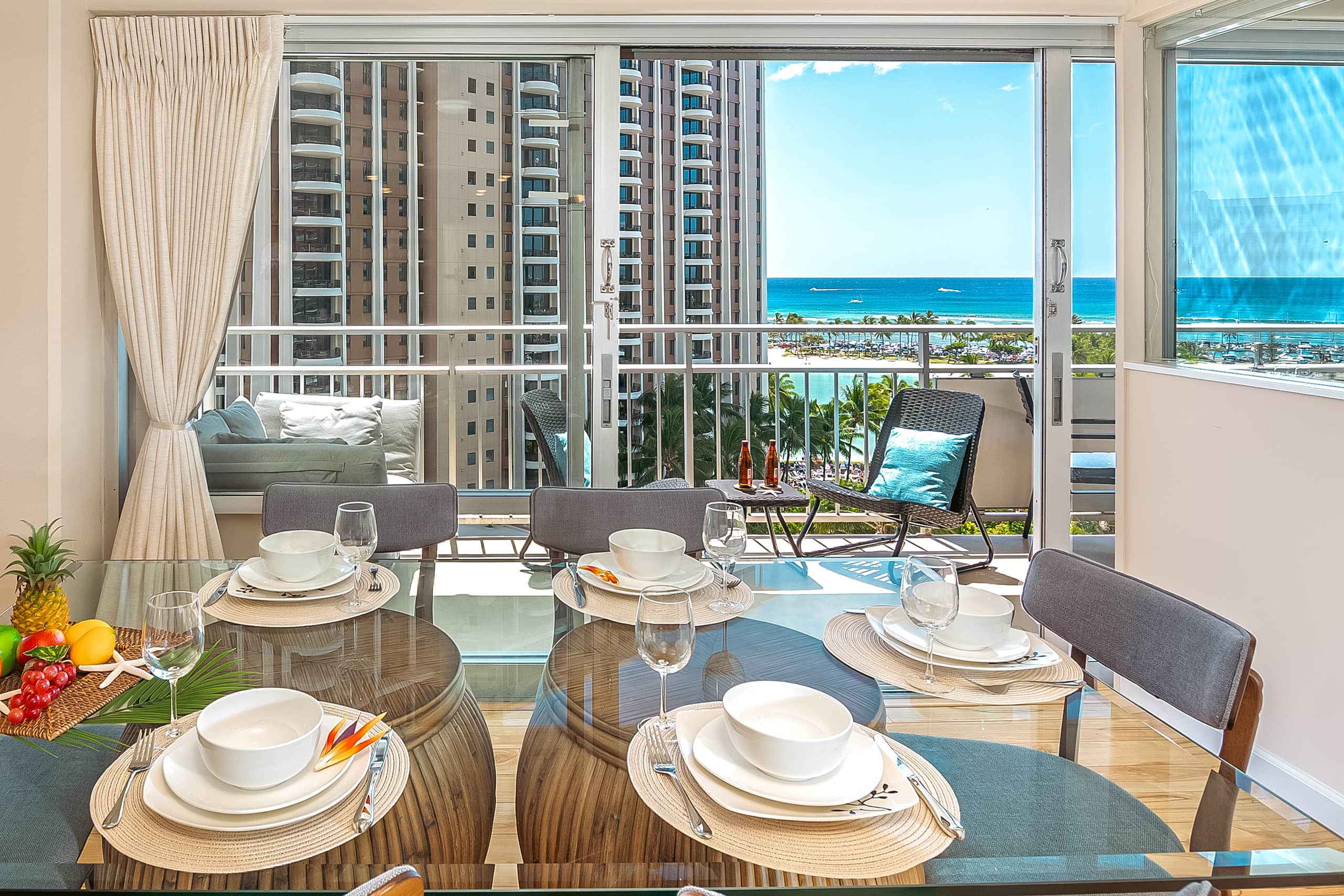 Condo in Honolulu · ★4.88 · 2 bedrooms · 4 beds · 2 private baths - Image 30