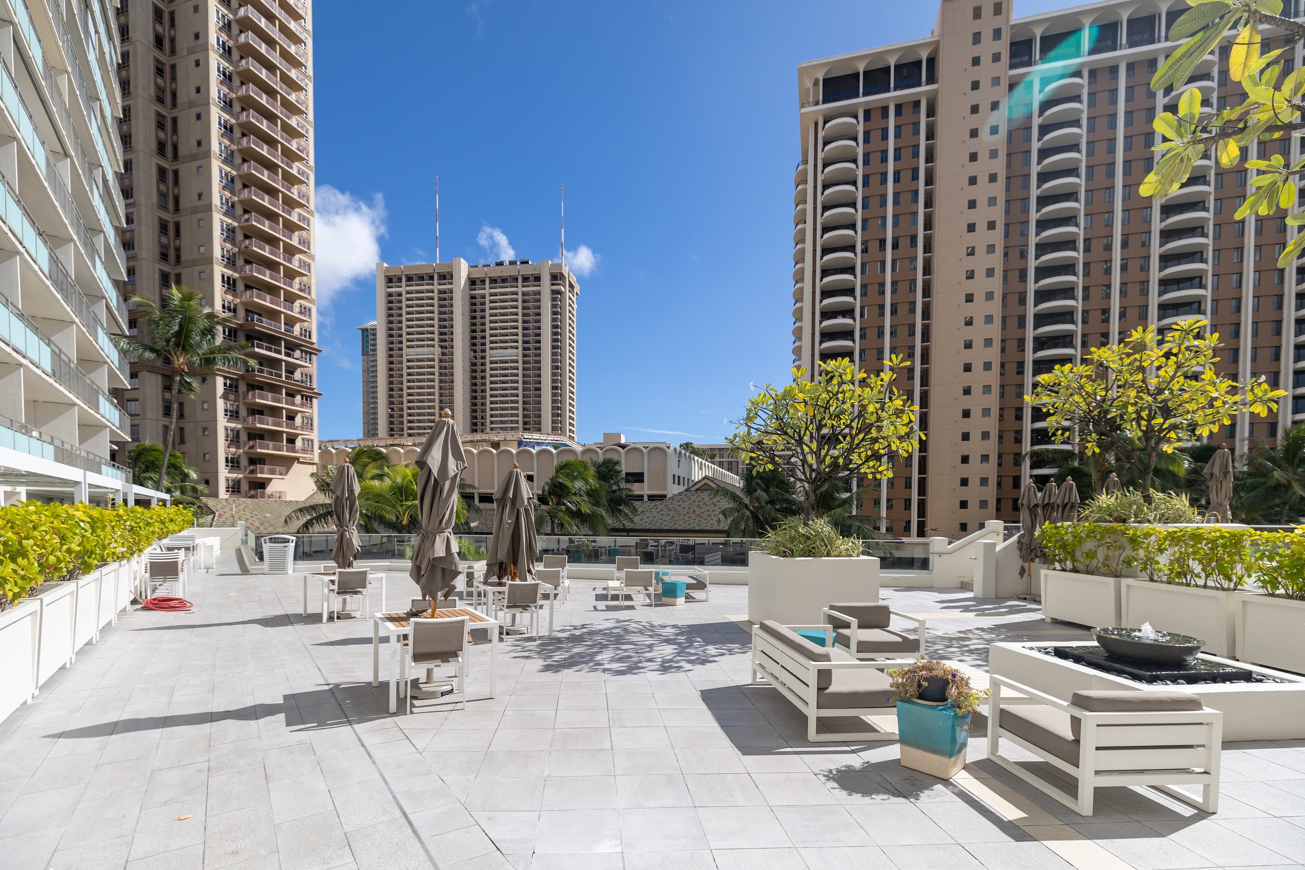 Condo in Honolulu · ★4.88 · 2 bedrooms · 4 beds · 2 private baths - Image 90