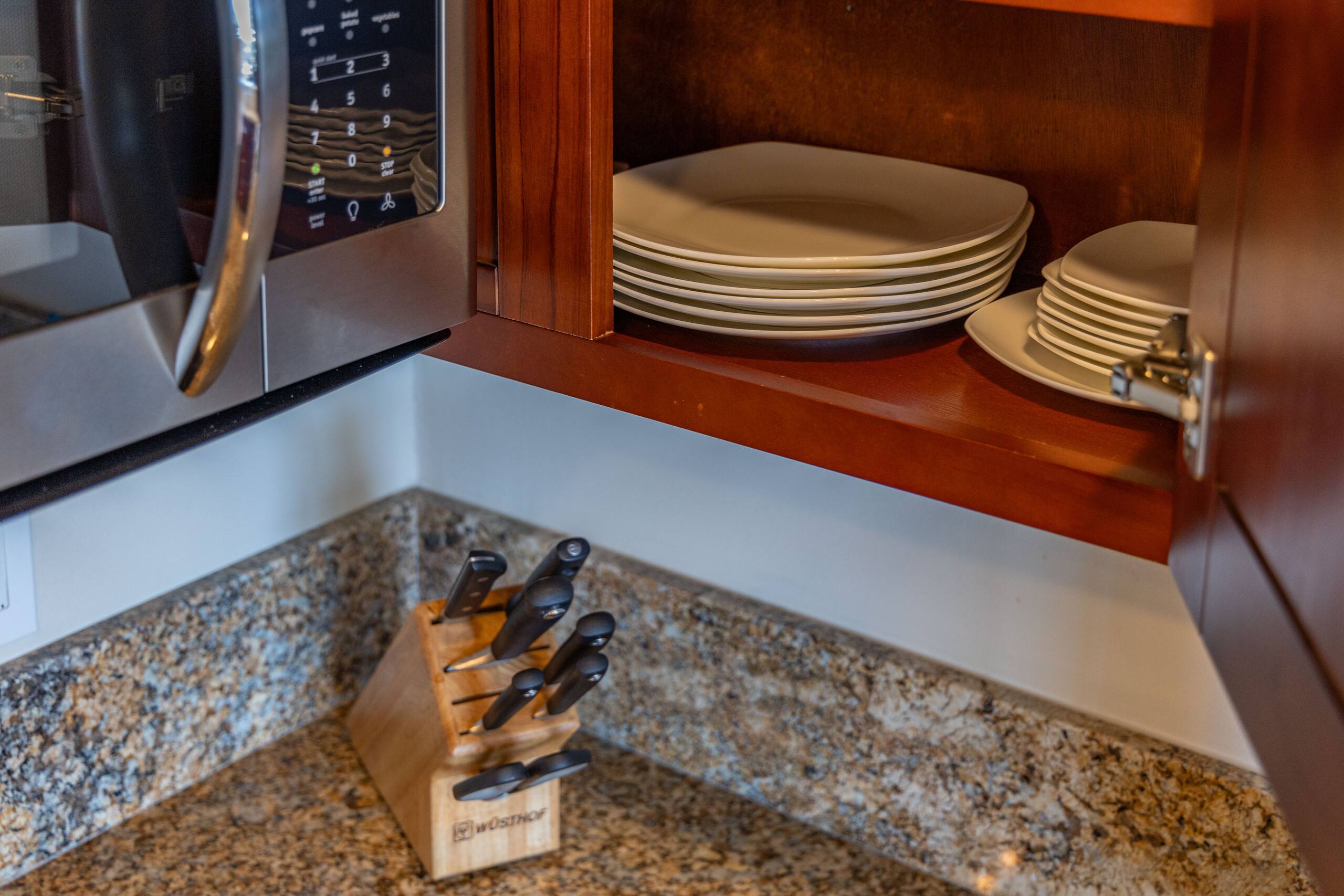 Condo in Honolulu · ★4.88 · 2 bedrooms · 4 beds · 2 private baths - Image 27