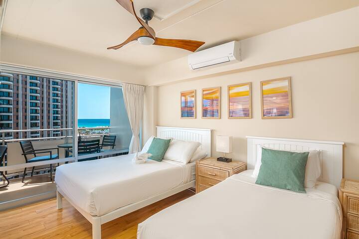 Upscale 2BR/2BA Ocean View in Waikiki + Parking! gallery image 5