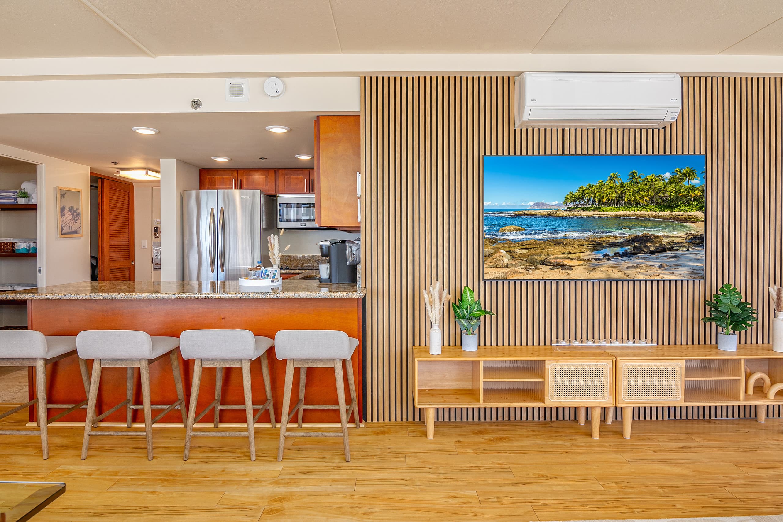Condo in Honolulu · ★4.88 · 2 bedrooms · 4 beds · 2 private baths - Image 9