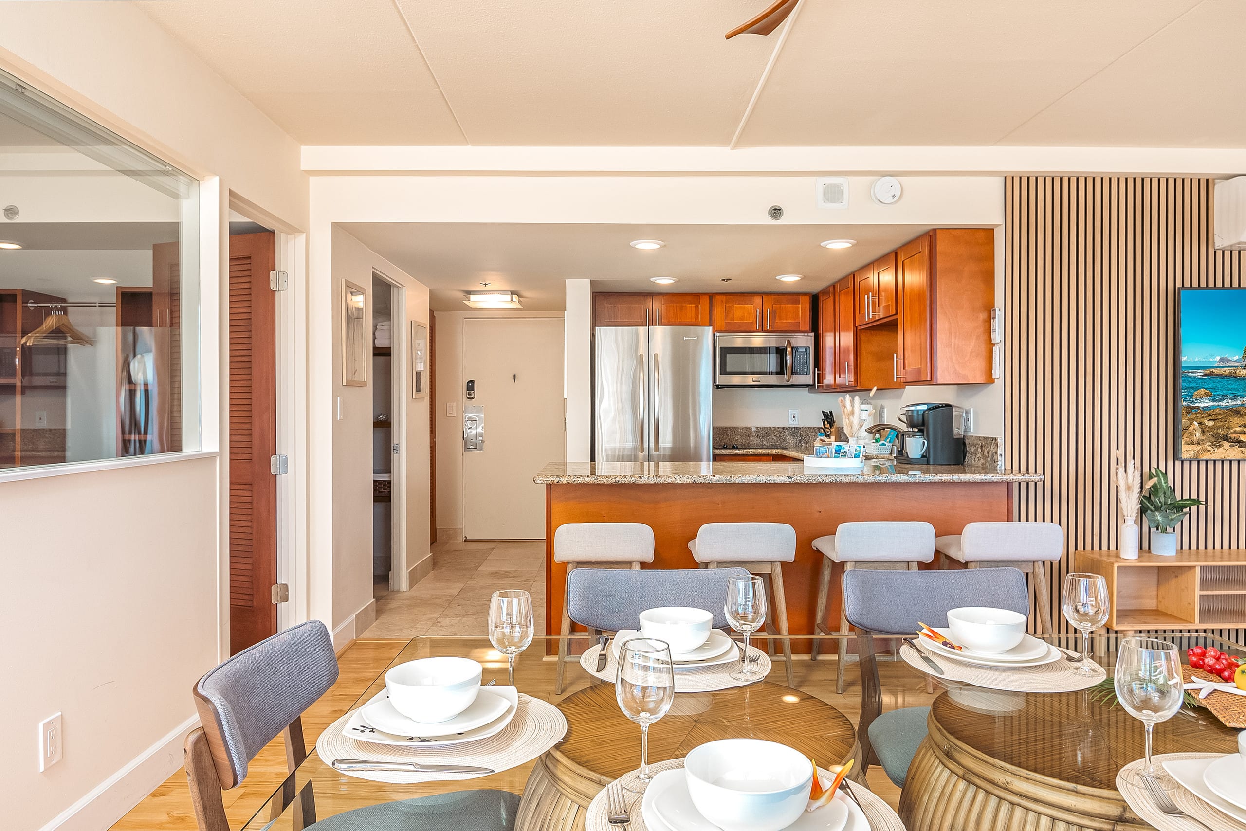 Condo in Honolulu · ★4.88 · 2 bedrooms · 4 beds · 2 private baths - Image 31