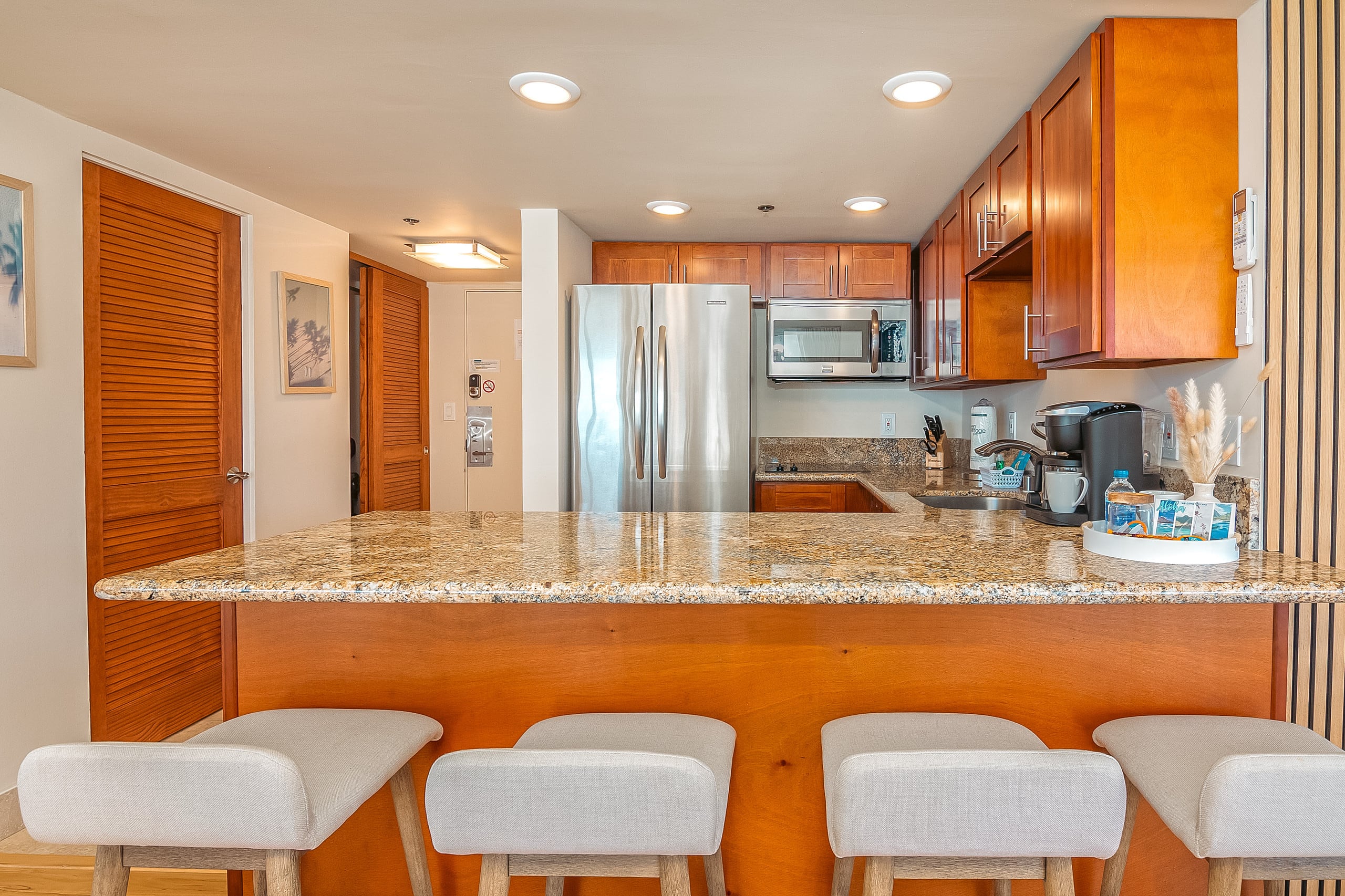 Condo in Honolulu · ★4.88 · 2 bedrooms · 4 beds · 2 private baths - Image 22