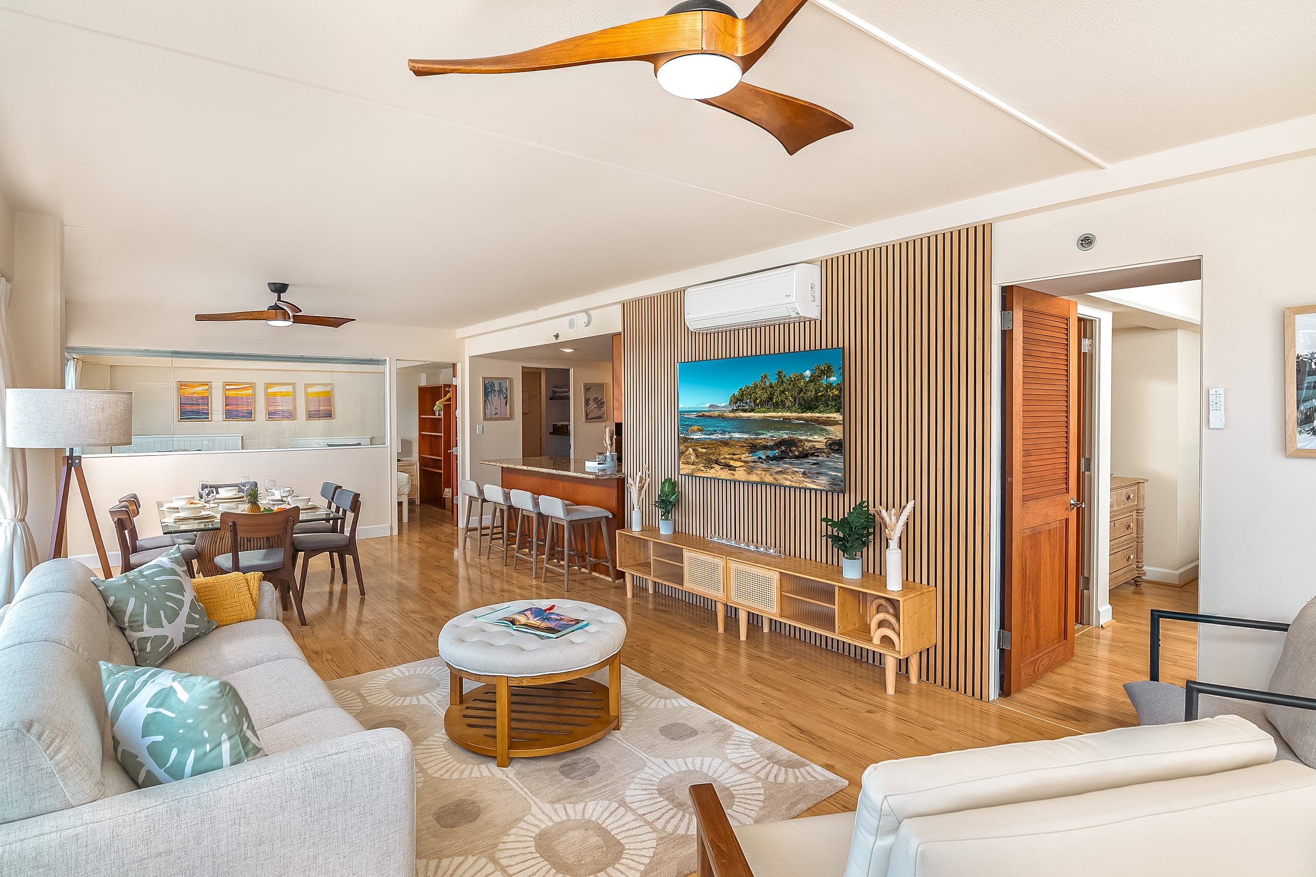 Condo in Honolulu · ★4.88 · 2 bedrooms · 4 beds · 2 private baths - Image 4