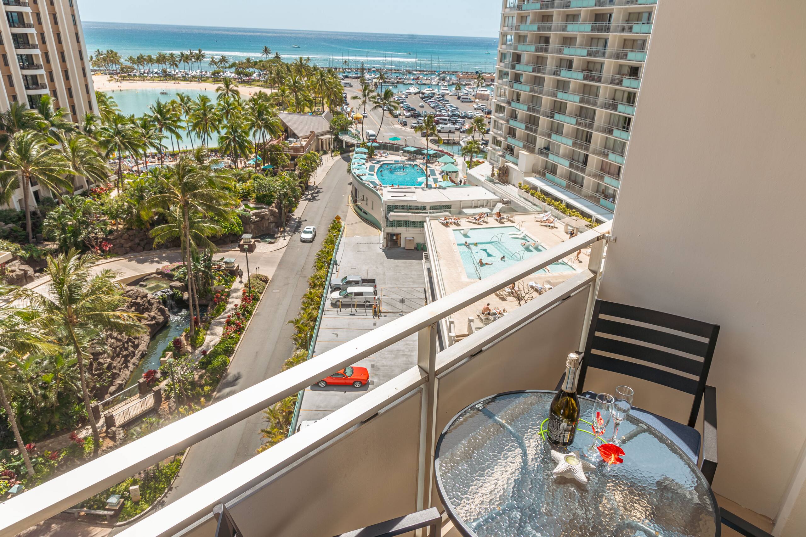 Condo in Honolulu · ★4.88 · 2 bedrooms · 4 beds · 2 private baths - Image 60
