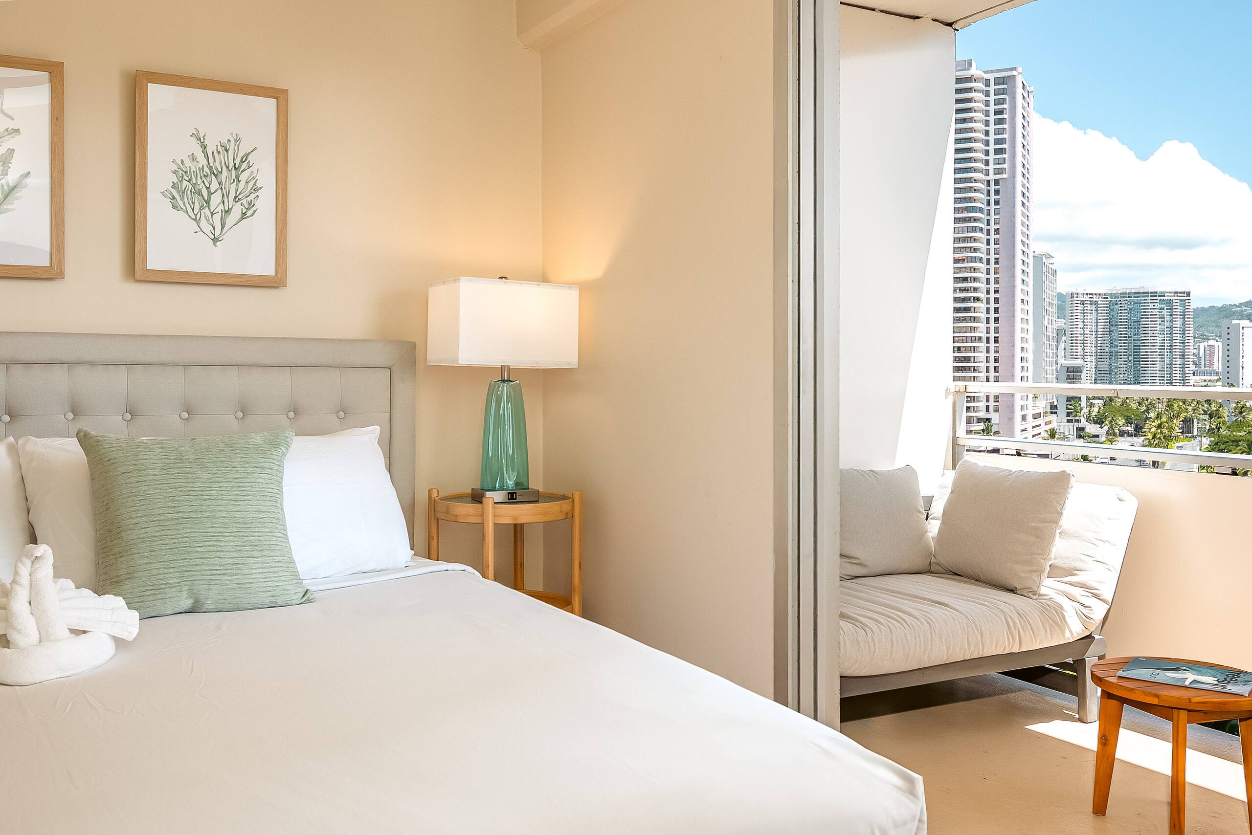 Condo in Honolulu · ★4.88 · 2 bedrooms · 4 beds · 2 private baths - Image 37