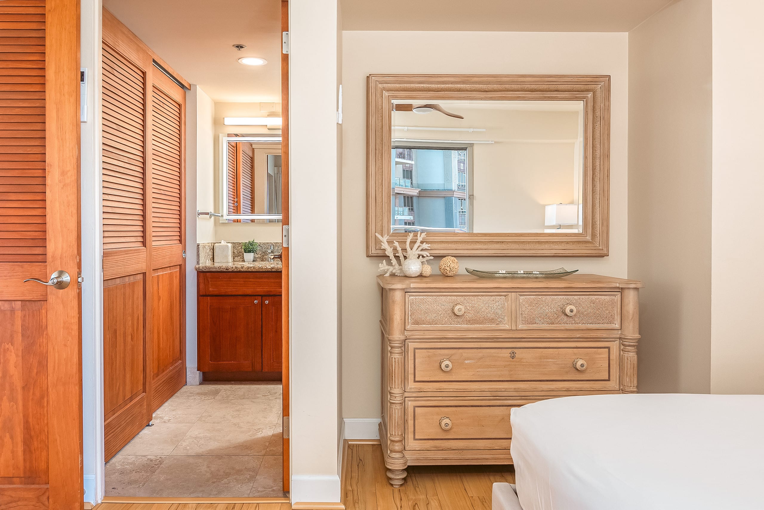Condo in Honolulu · ★4.88 · 2 bedrooms · 4 beds · 2 private baths - Image 38