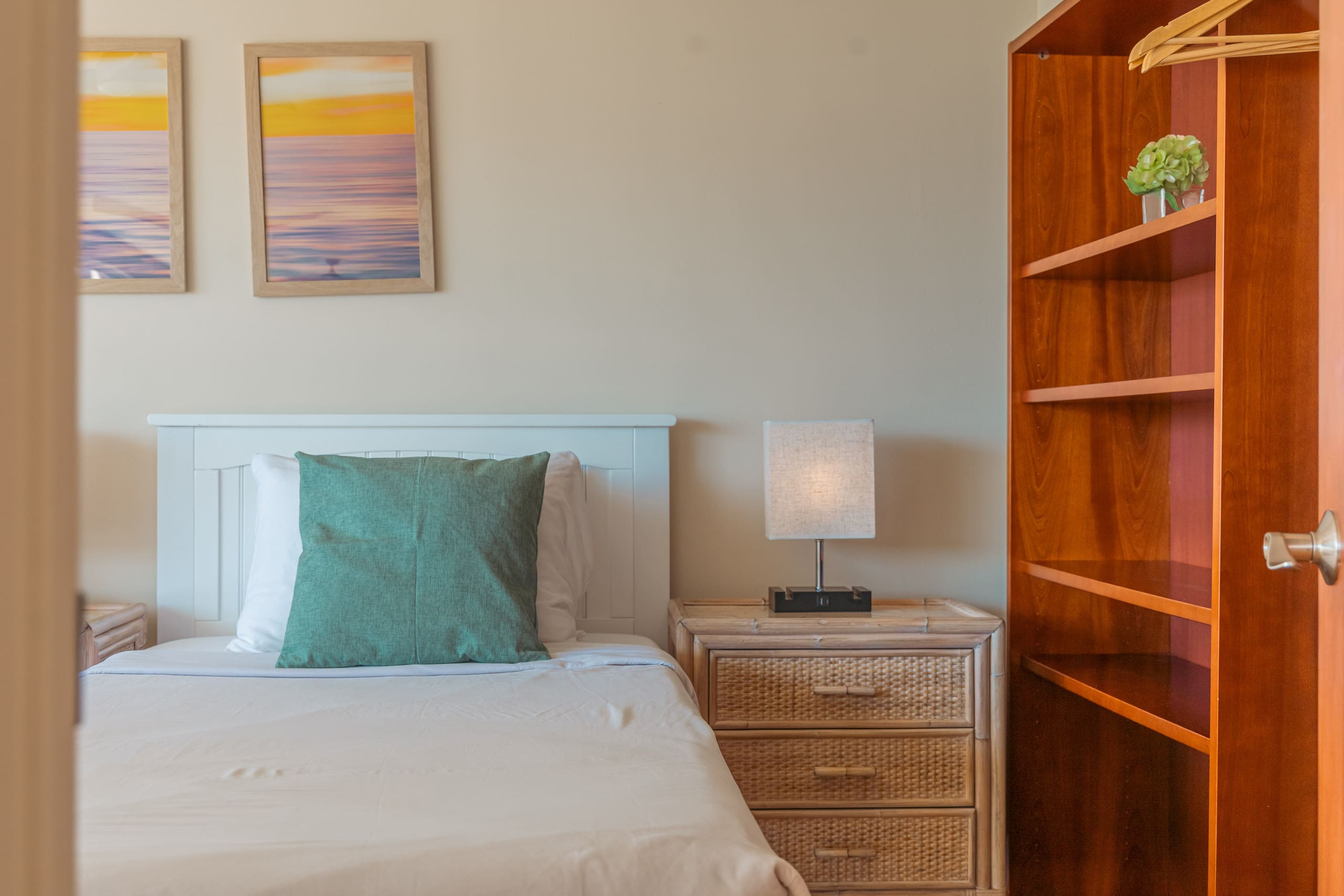 Condo in Honolulu · ★4.88 · 2 bedrooms · 4 beds · 2 private baths - Image 43
