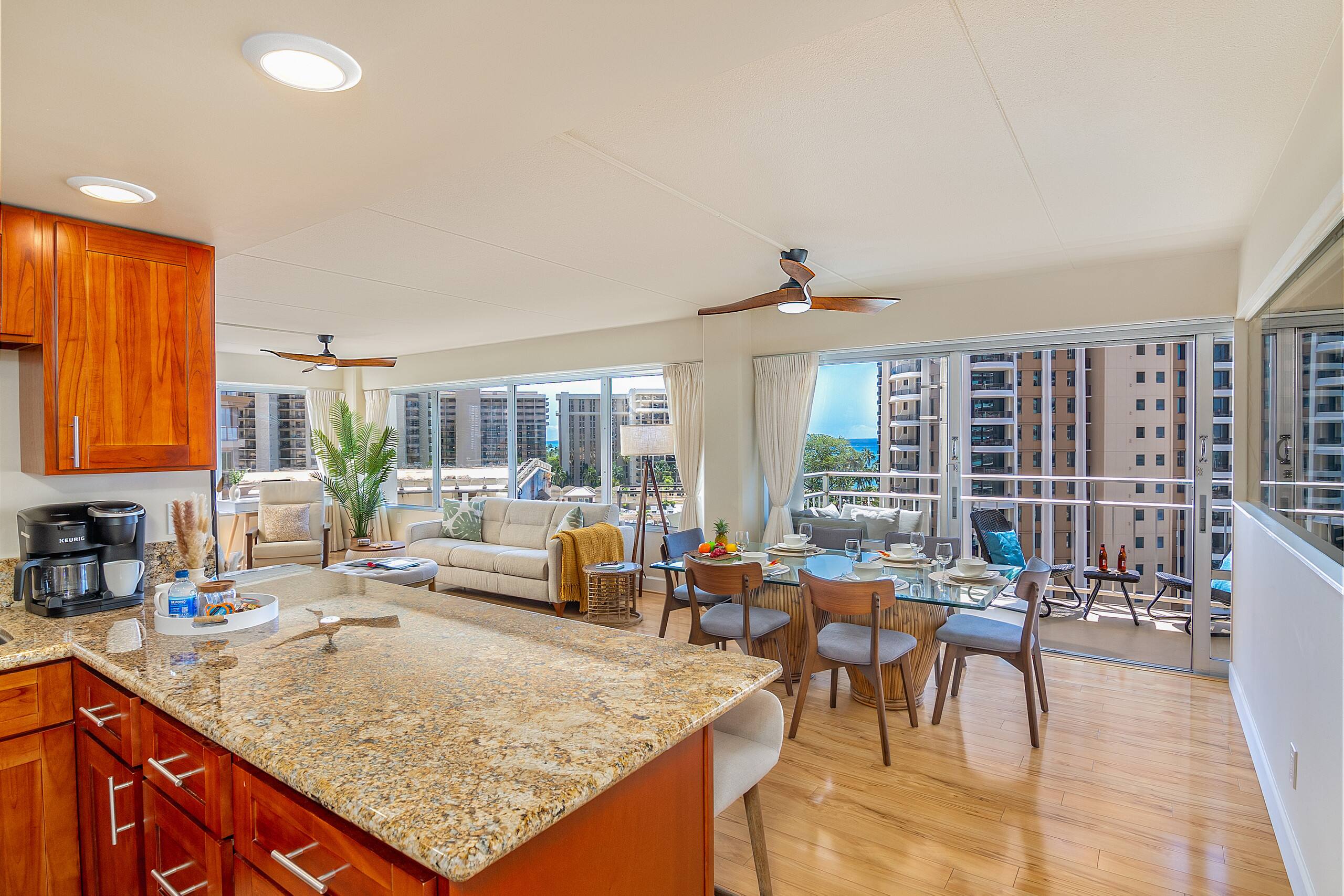 Condo in Honolulu · ★4.88 · 2 bedrooms · 4 beds · 2 private baths - Image 33