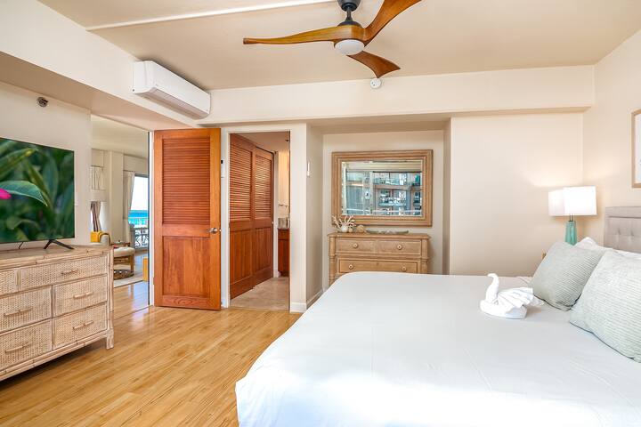 Upscale 2BR/2BA Ocean View in Waikiki + Parking! gallery image 3