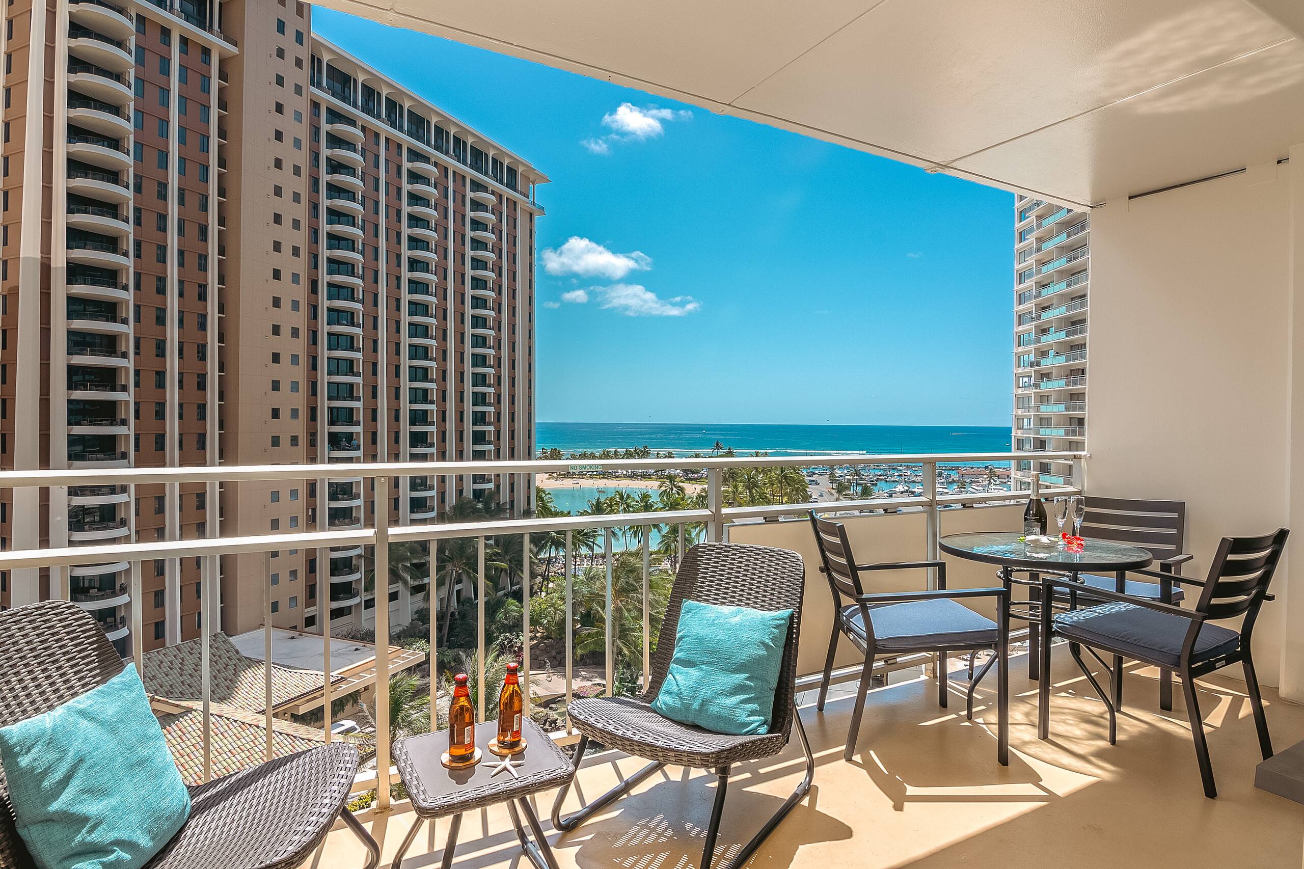 Condo in Honolulu · ★4.88 · 2 bedrooms · 4 beds · 2 private baths - Image 52