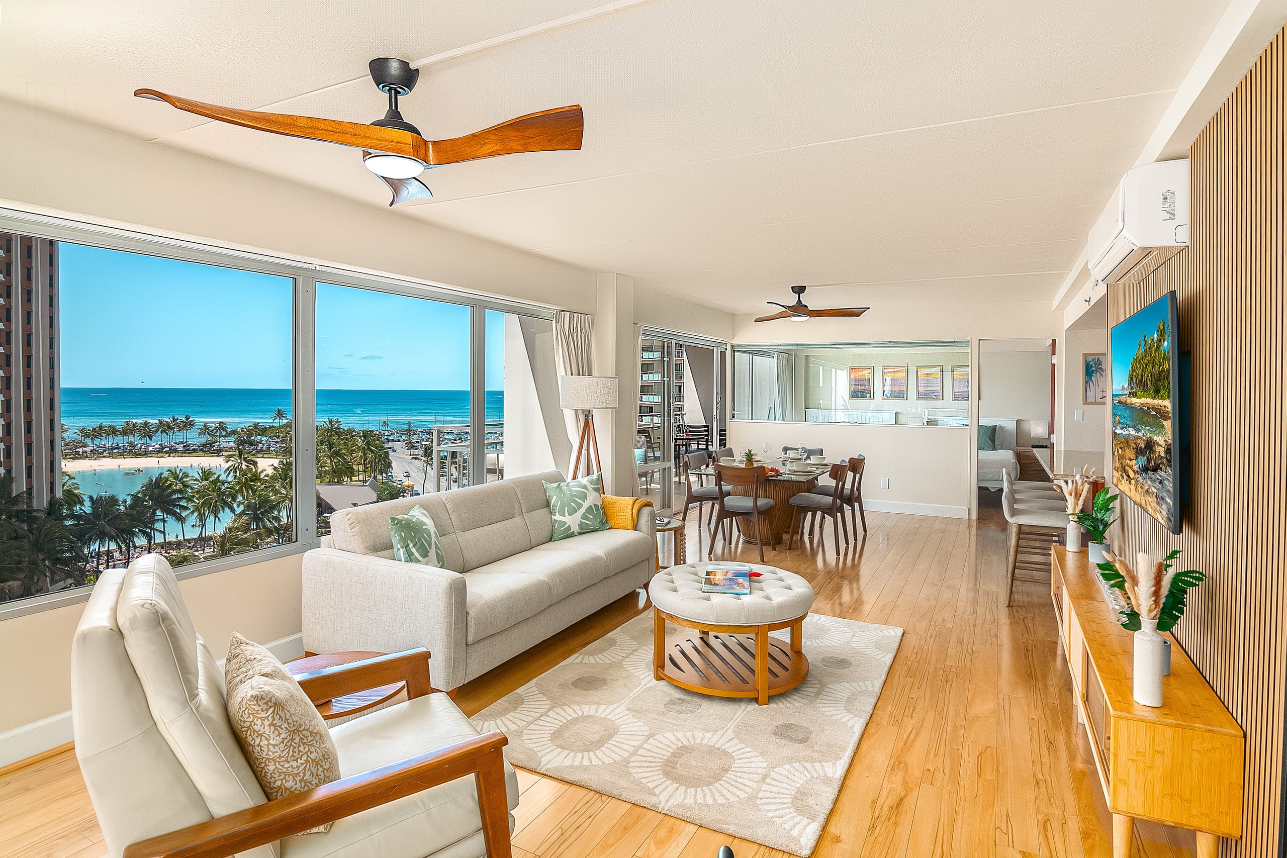 Condo in Honolulu · ★4.88 · 2 bedrooms · 4 beds · 2 private baths - Image 3