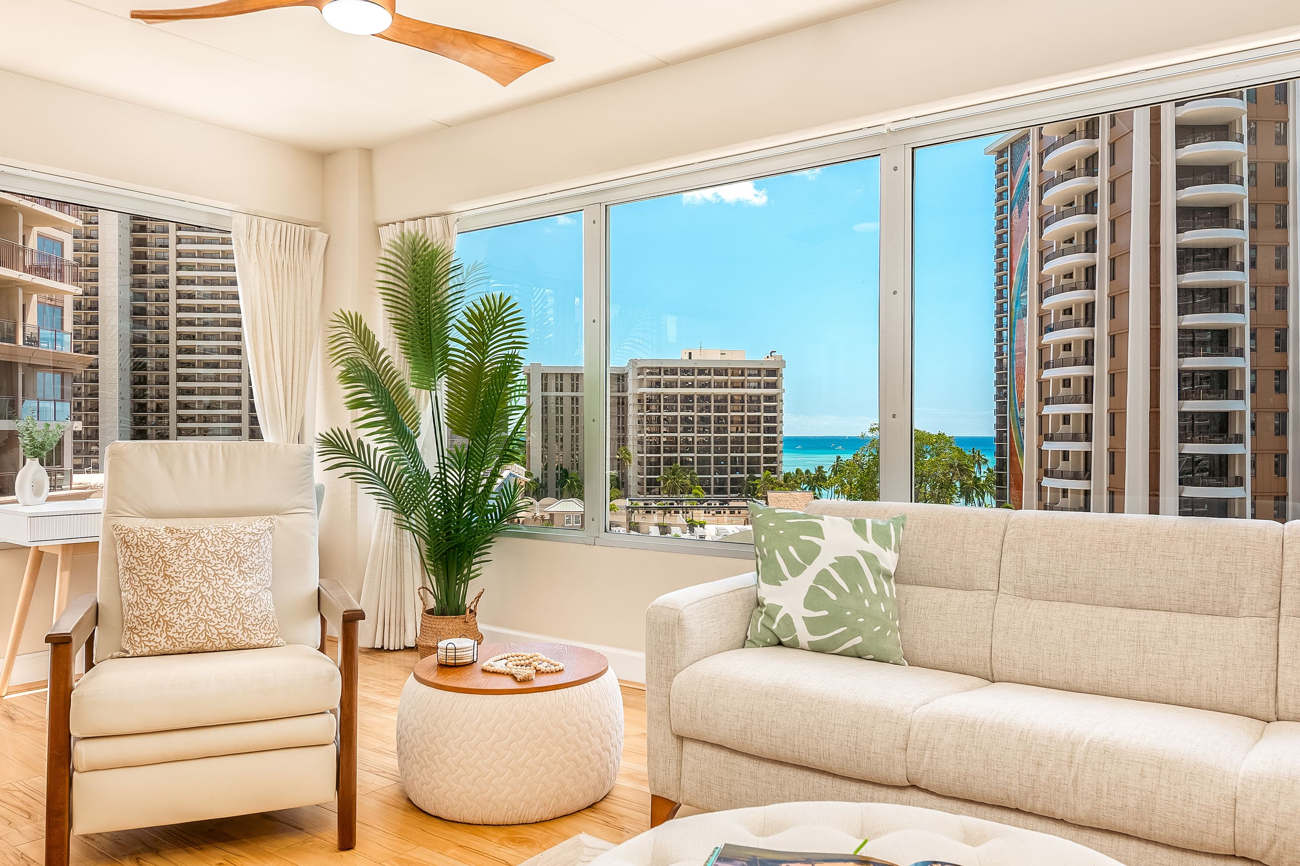 Condo in Honolulu · ★4.88 · 2 bedrooms · 4 beds · 2 private baths - Image 6