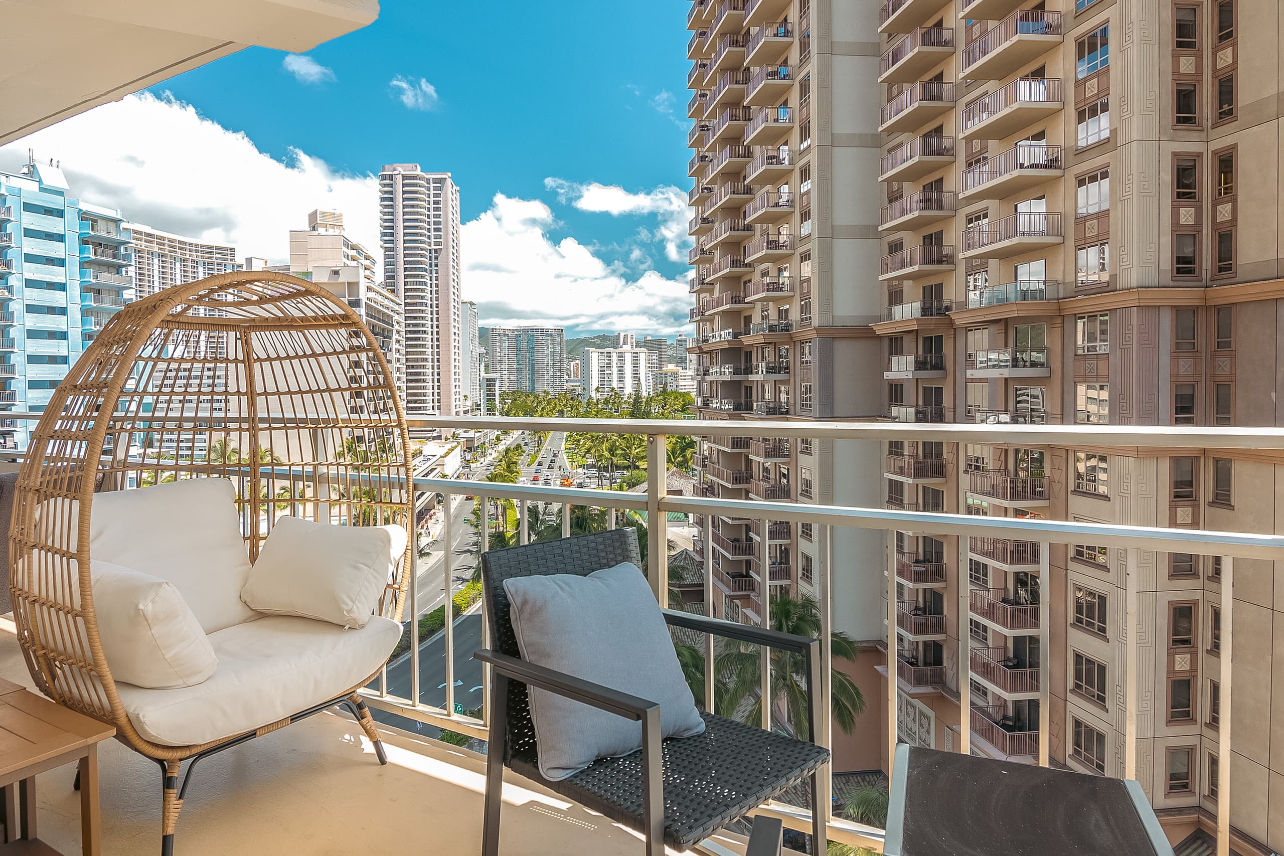 Condo in Honolulu · ★4.88 · 2 bedrooms · 4 beds · 2 private baths - Image 58