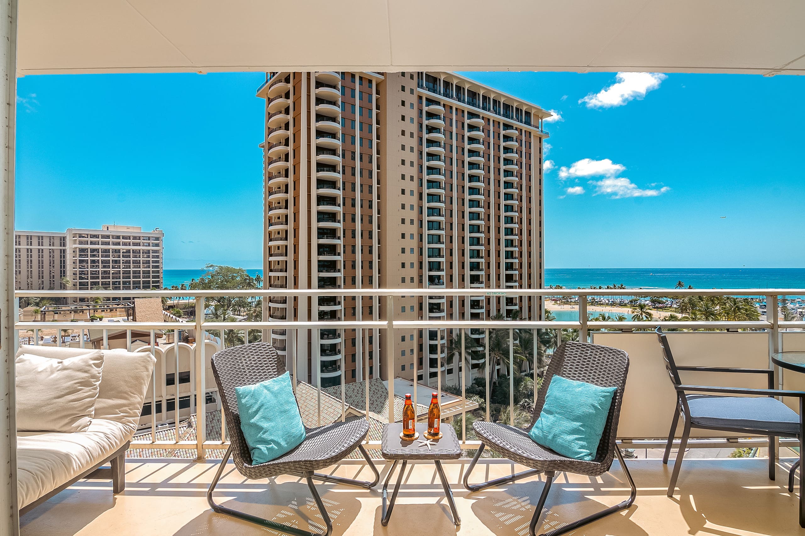 Condo in Honolulu · ★4.88 · 2 bedrooms · 4 beds · 2 private baths - Image 53