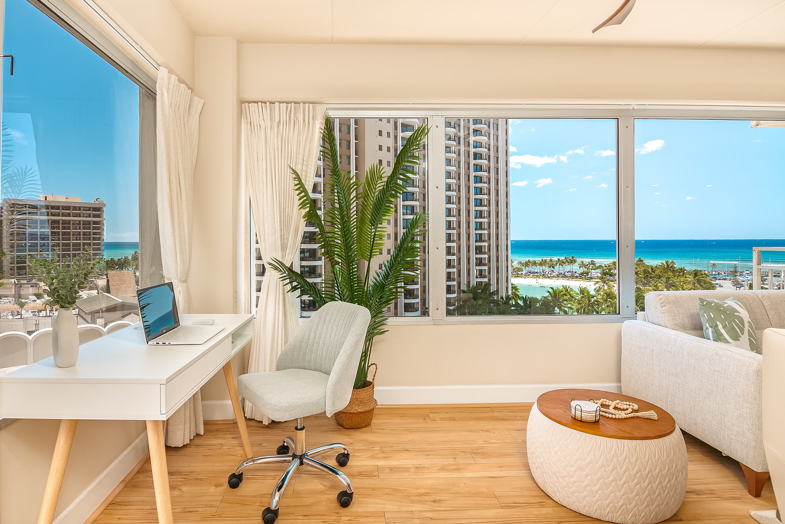 Condo in Honolulu · ★4.88 · 2 bedrooms · 4 beds · 2 private baths - Image 7