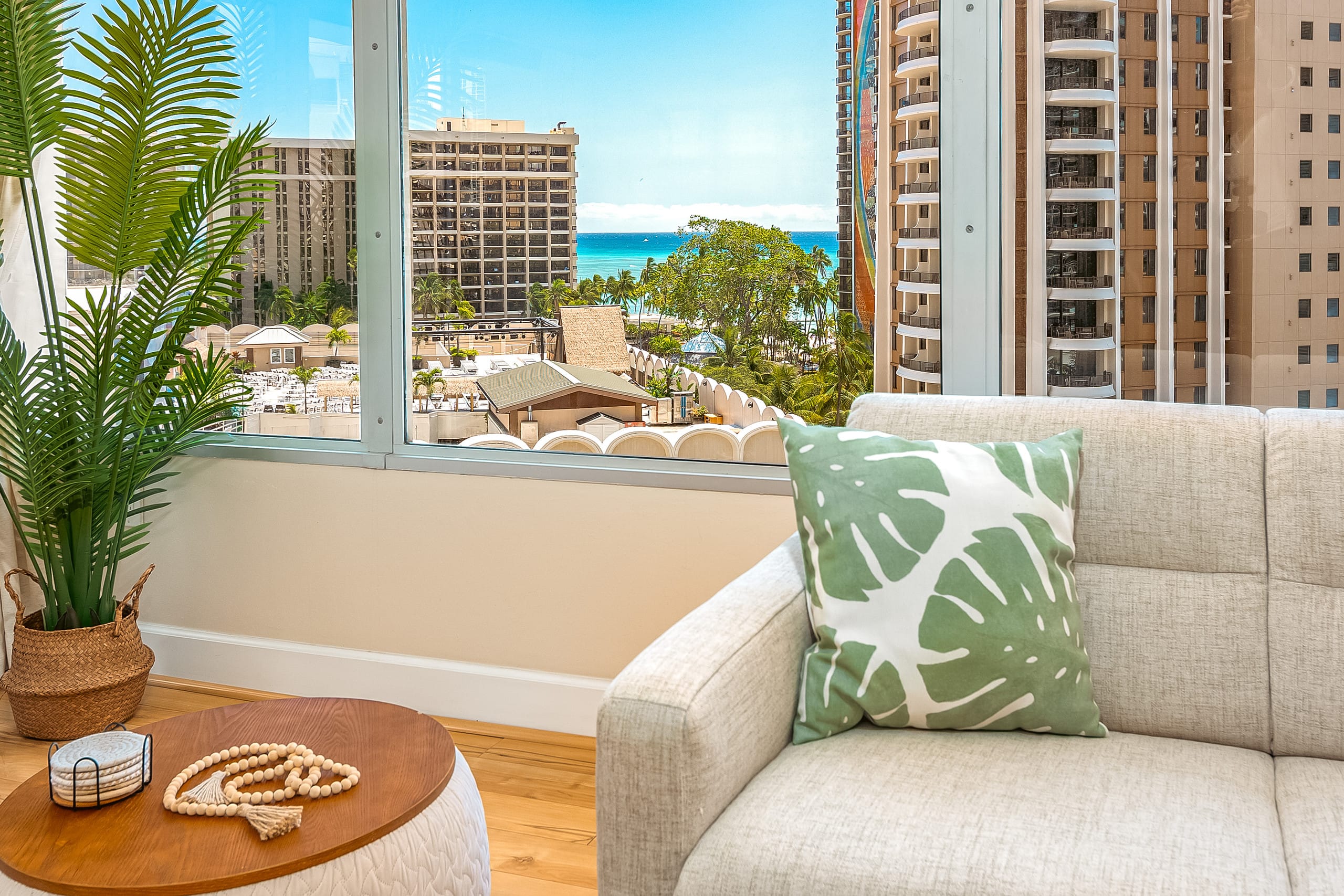 Condo in Honolulu · ★4.88 · 2 bedrooms · 4 beds · 2 private baths - Image 12