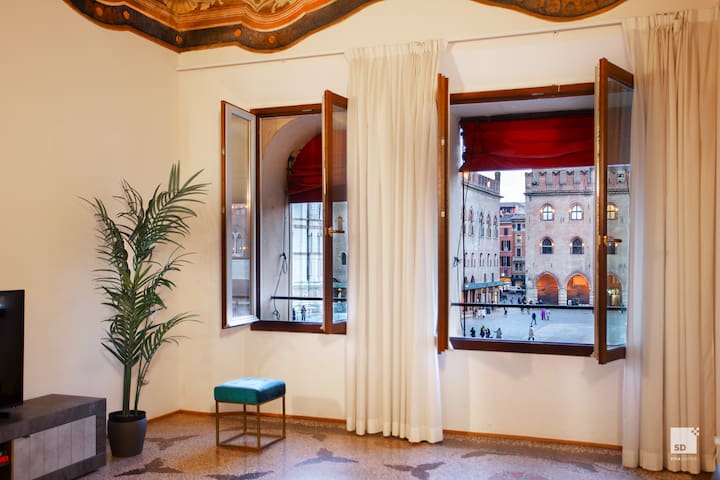 Urbanicooh Paracelso – Piazza Maggiore View gallery image 5