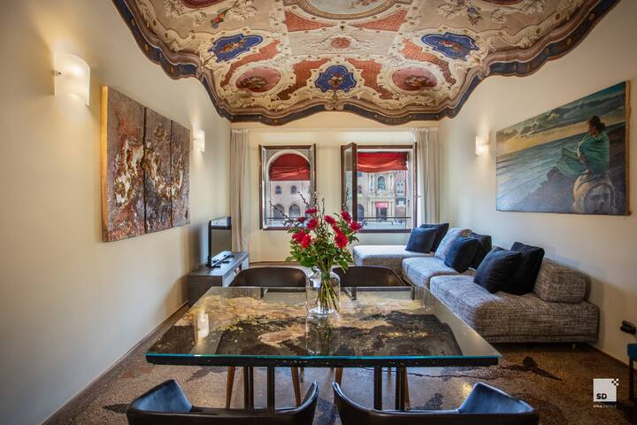 Urbanicooh Paracelso – Piazza Maggiore View gallery image 2