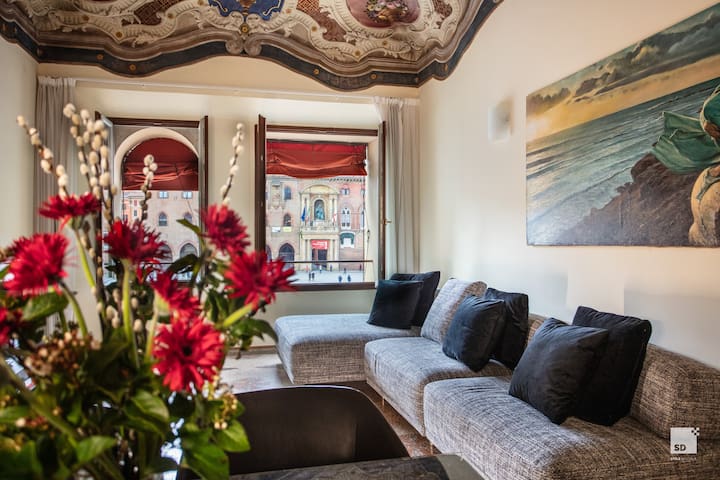 Urbanicooh Paracelso – Piazza Maggiore View gallery image 3