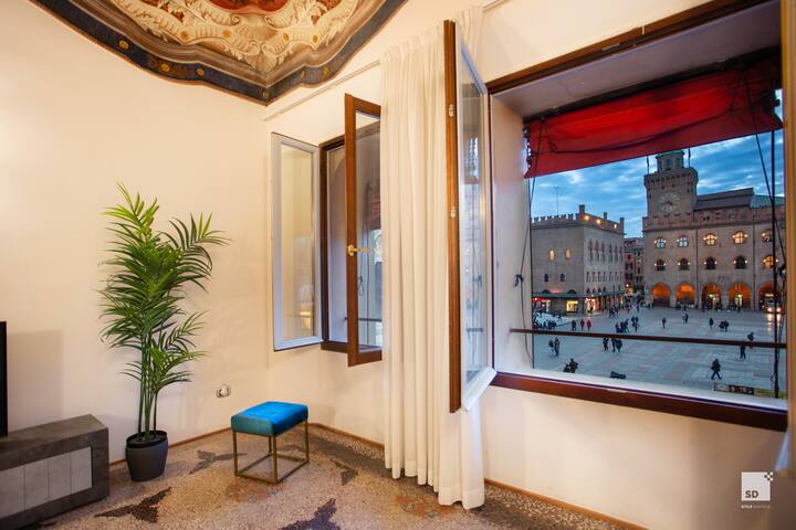 Urbanicooh Paracelso – Piazza Maggiore View gallery image 4