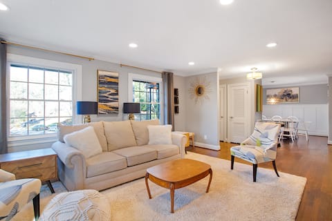 Top performing Airbnb: Beautifully updated 4bd/3ba home in Raleigh
