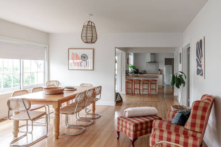 Newstead Luxury – Large home close to CBD gallery image 3