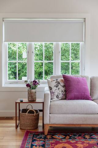 Newstead Luxury – Large home close to CBD gallery image 2