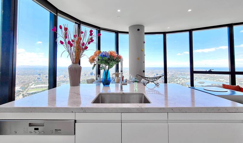 84 Floor/Splendid View/free car park/3B/Crown gallery image 3