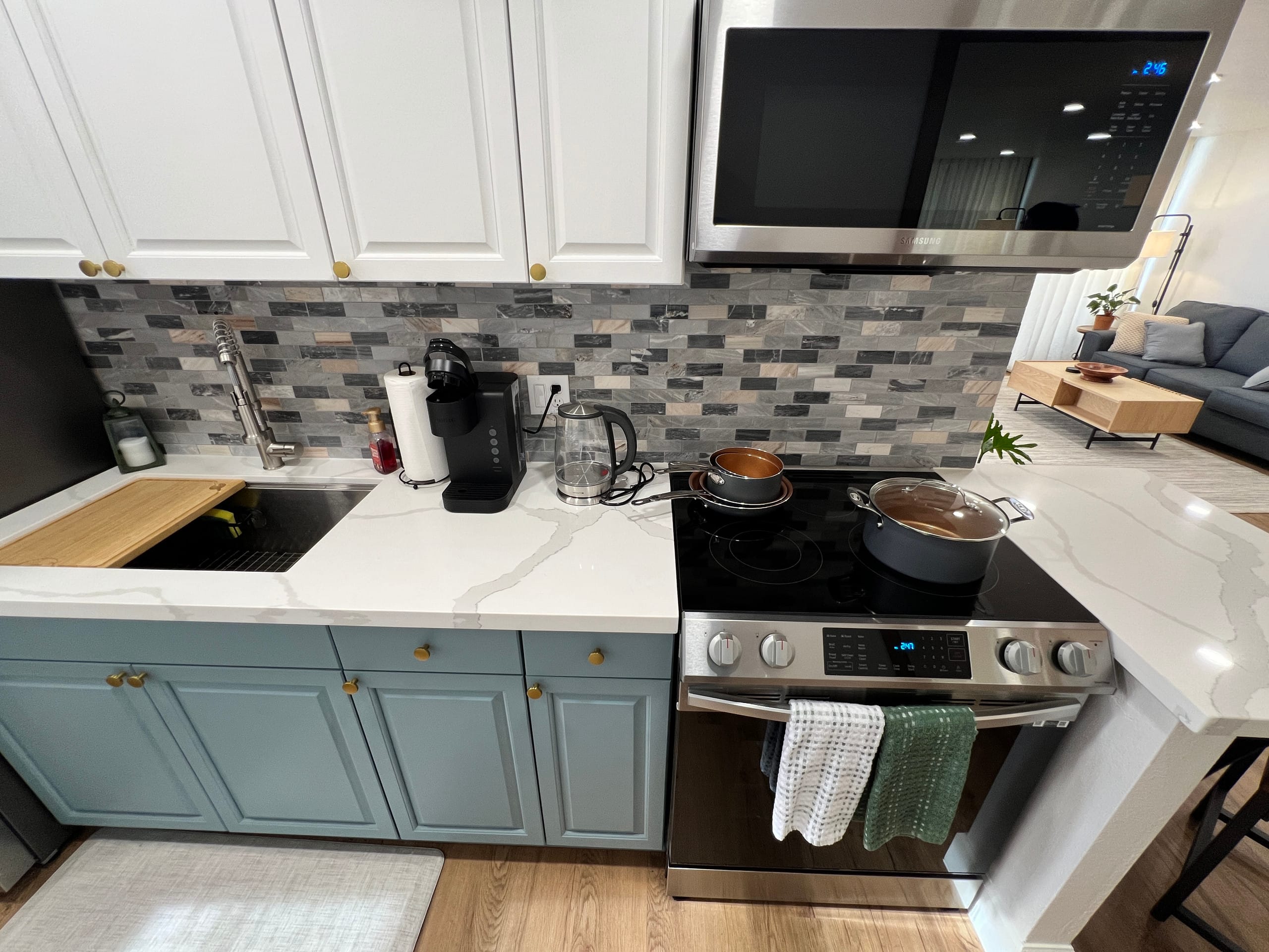 Gorgeous Waikiki Condo! - Image 11