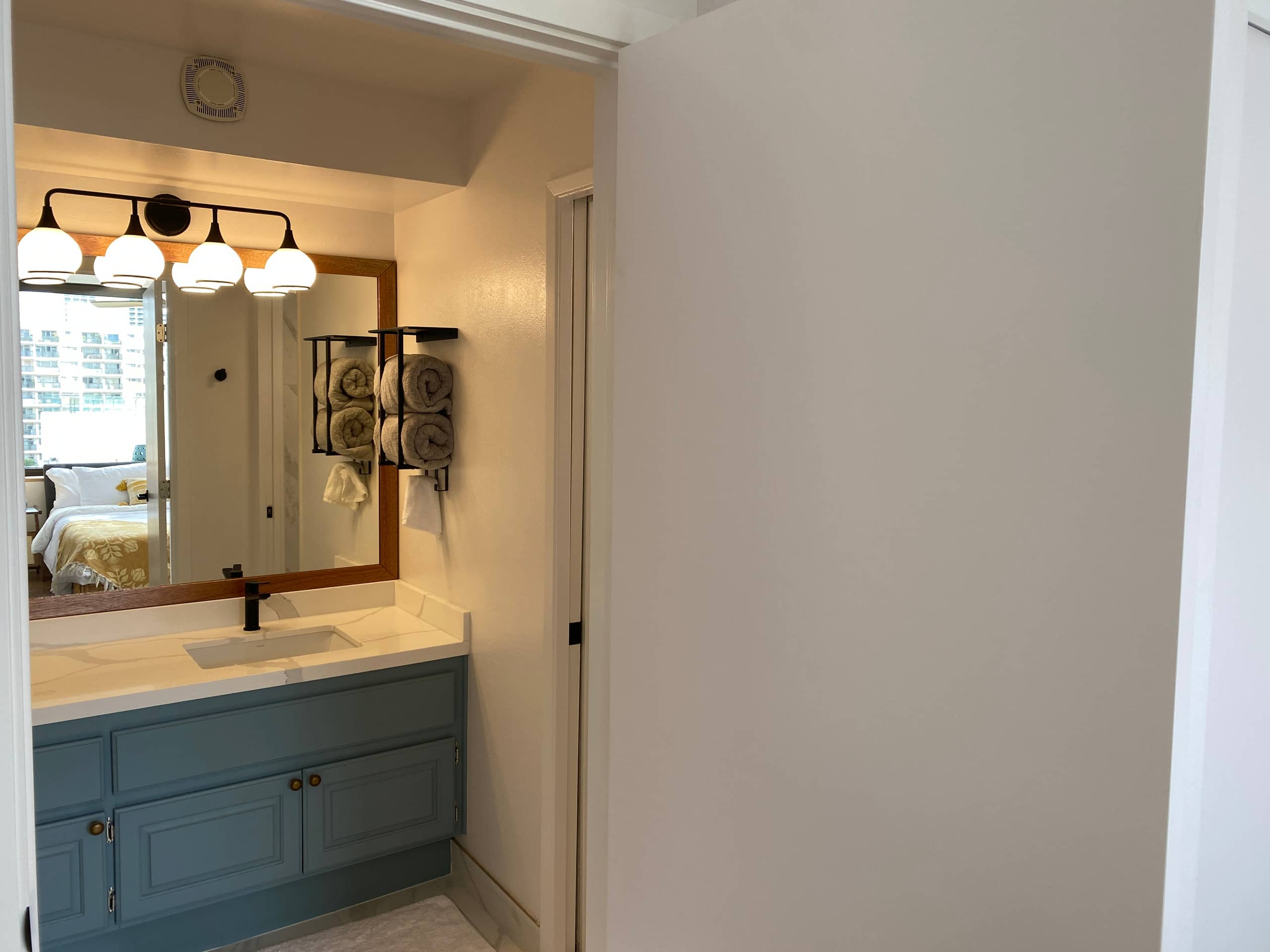 Gorgeous Waikiki Condo! - Image 20