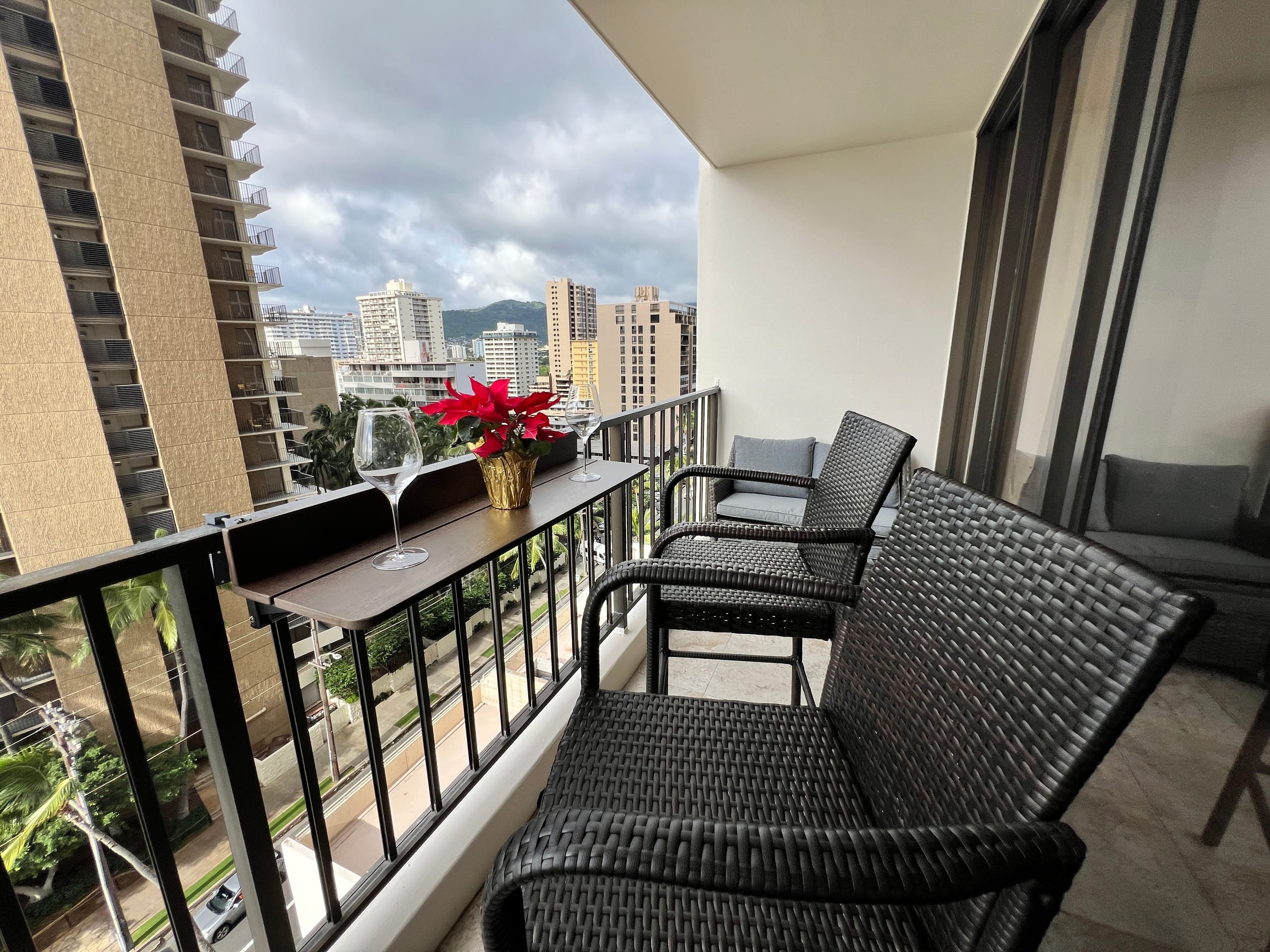 Gorgeous Waikiki Condo! - Image 22