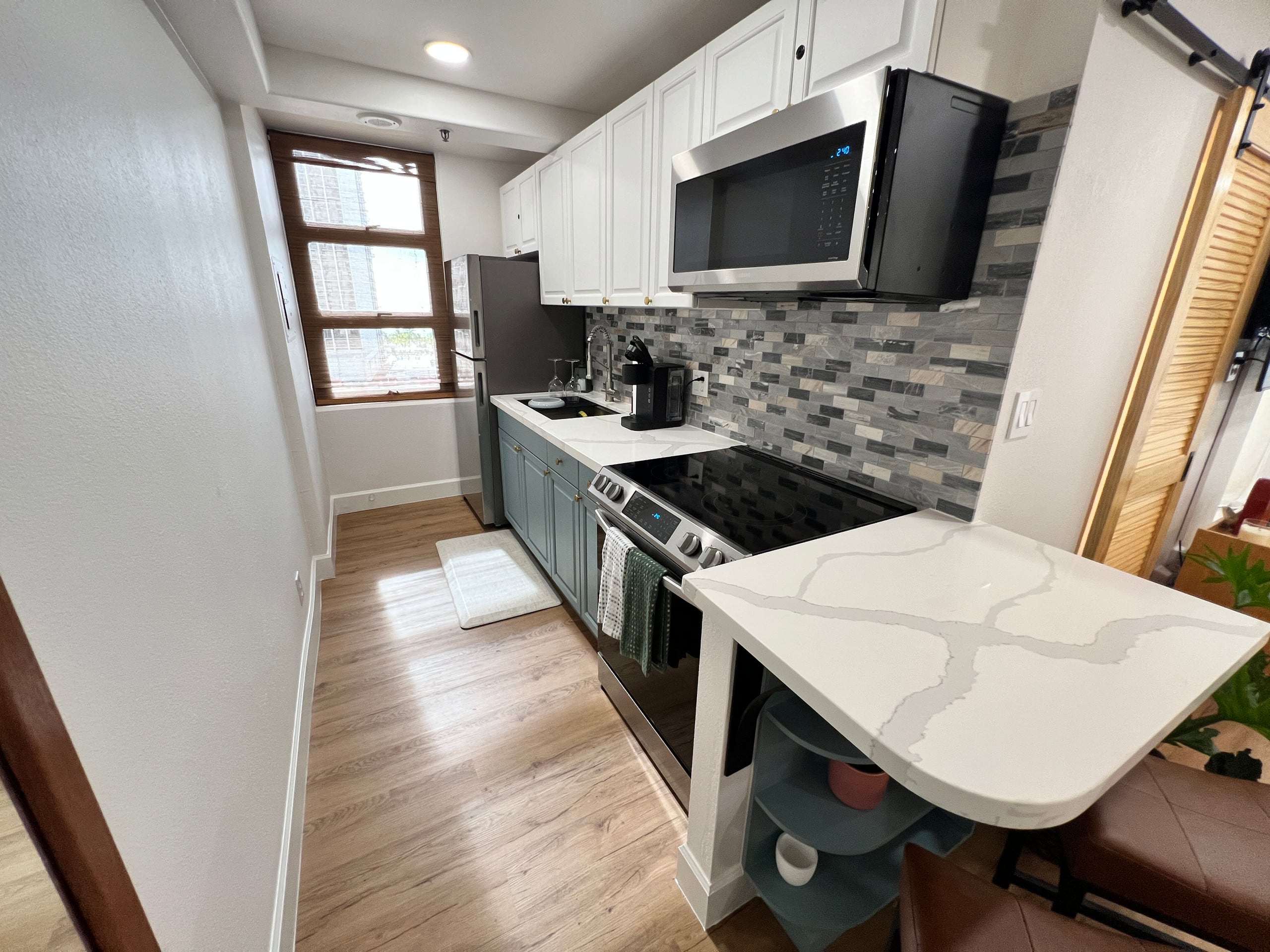 Gorgeous Waikiki Condo! - Image 9