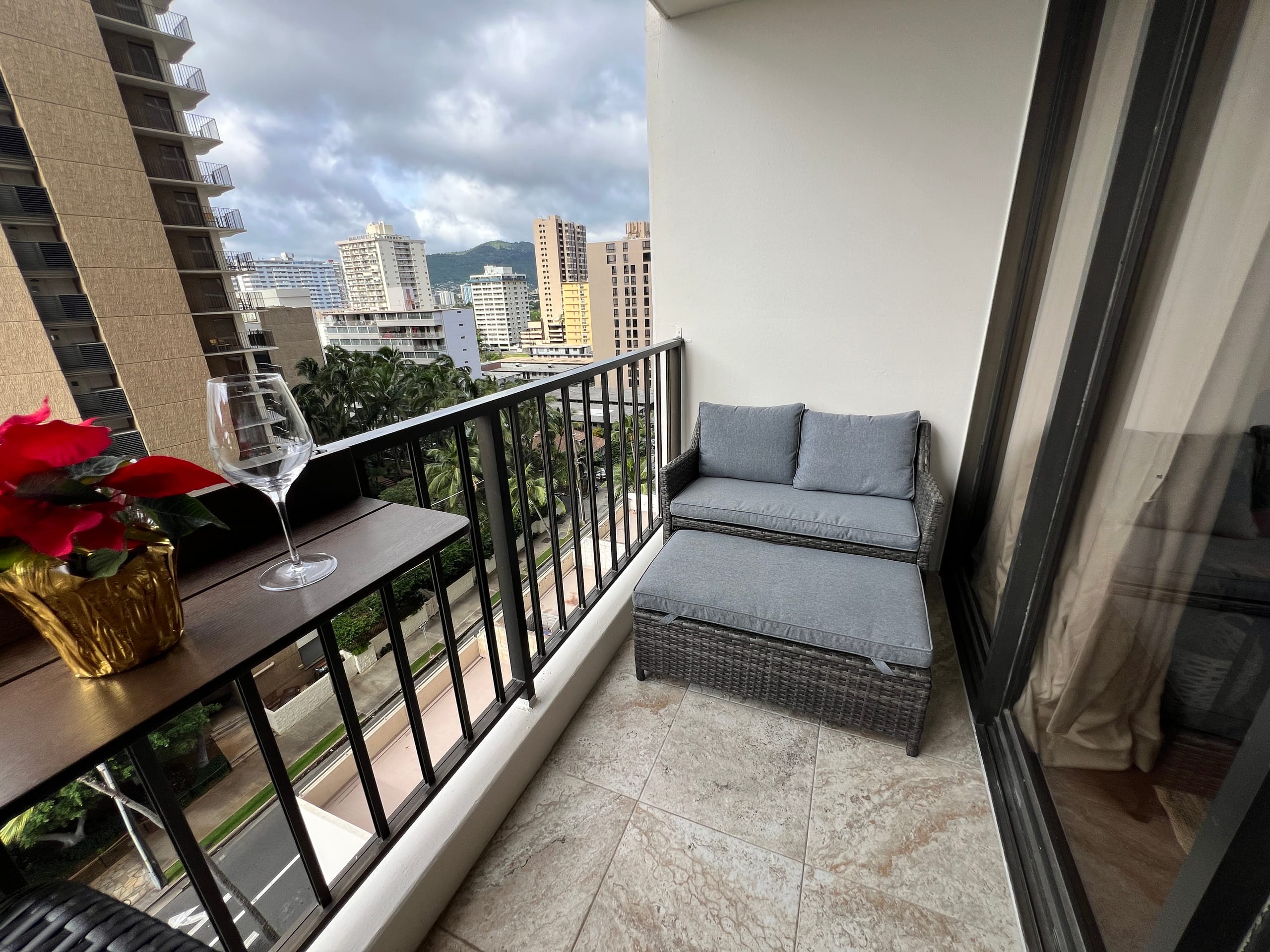 Gorgeous Waikiki Condo! - Image 24